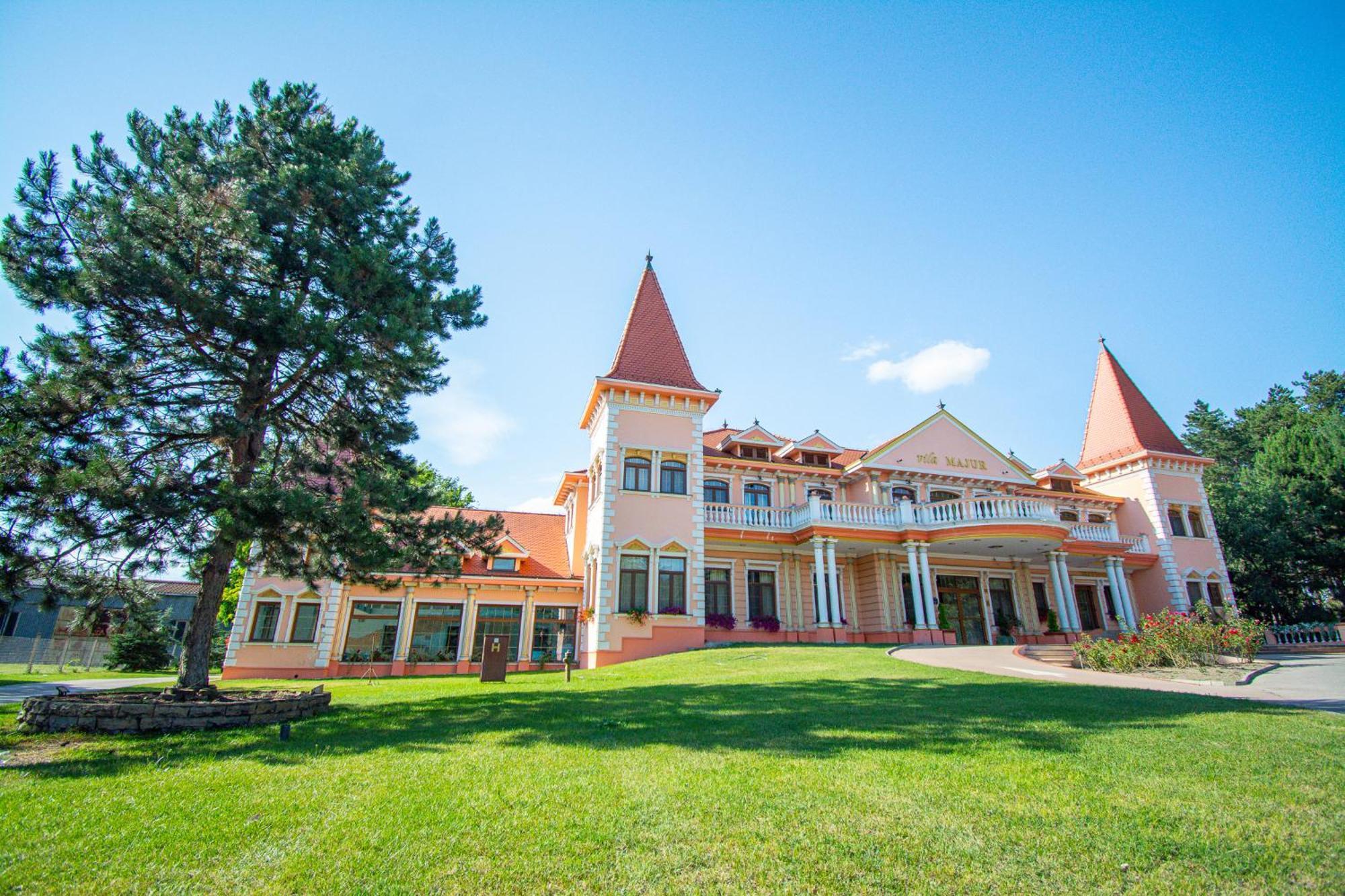 Hotel Villa Majur Subotica Exterior photo